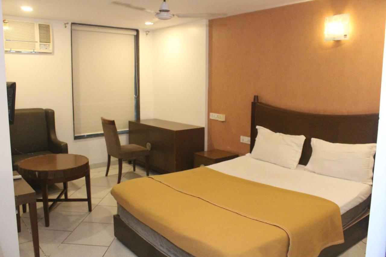 Hotel Western Court Boisar Экстерьер фото