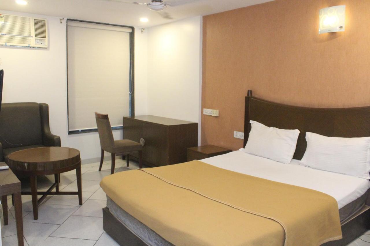 Hotel Western Court Boisar Экстерьер фото