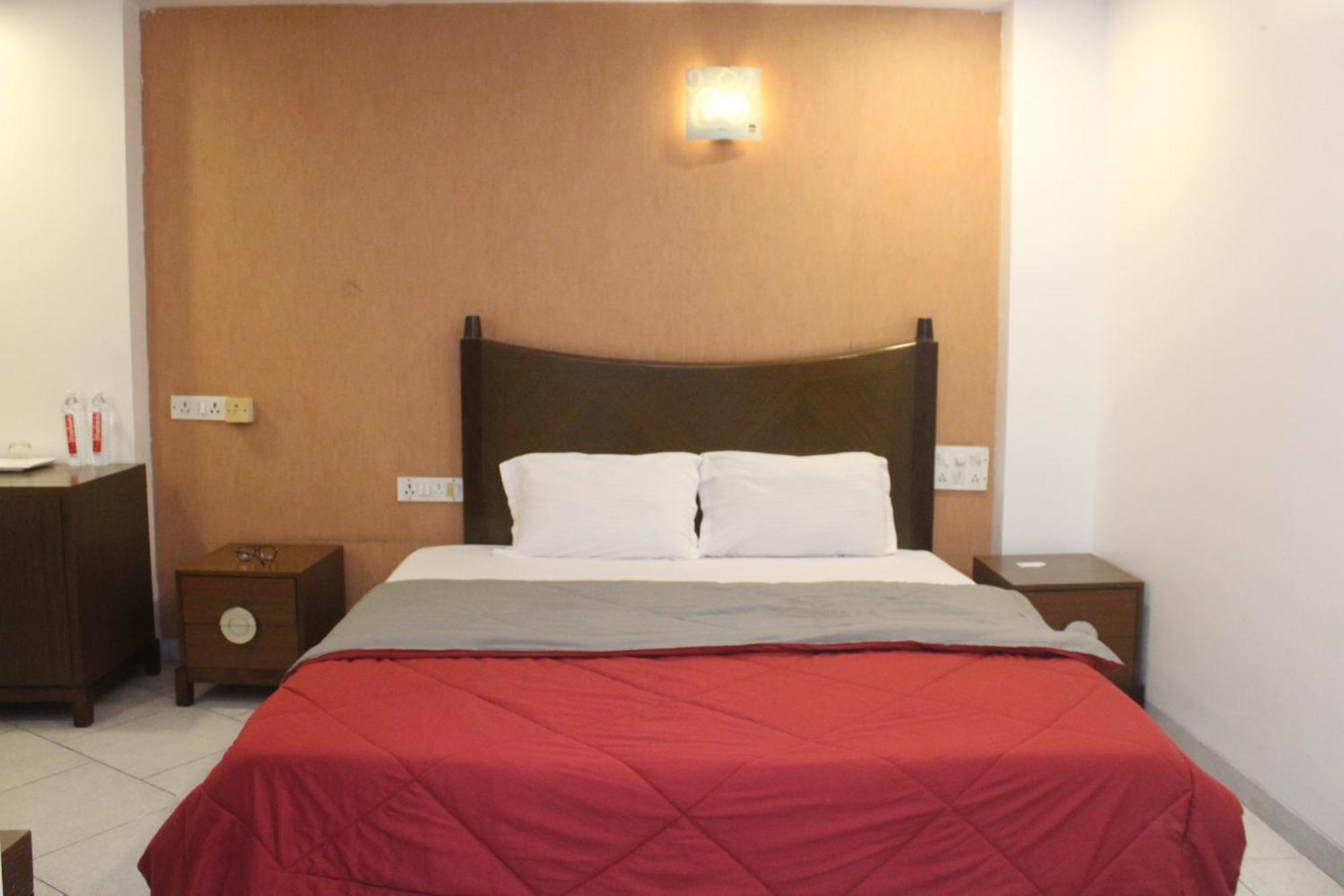 Hotel Western Court Boisar Экстерьер фото